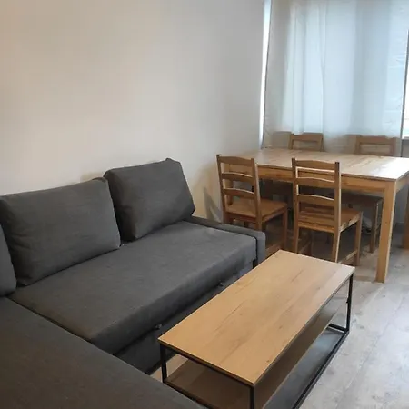 Apartament 4 *