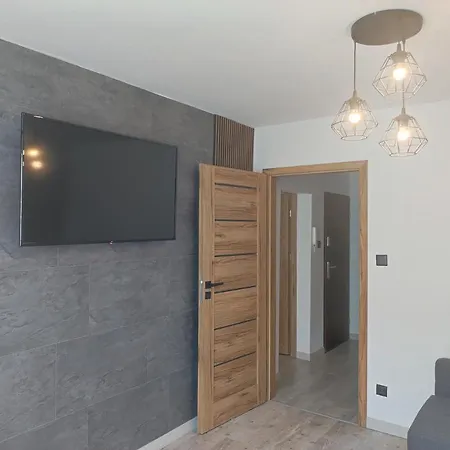 Apartament 4 *