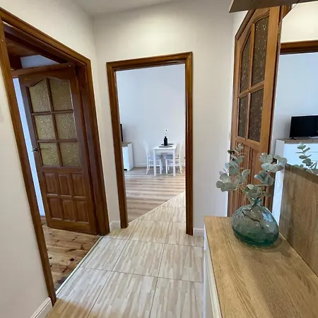 Apartament 4 *