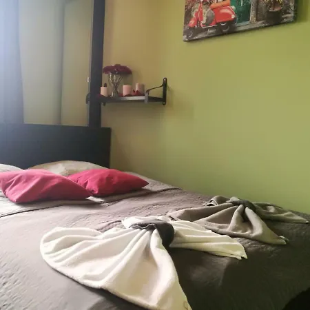 4 Apartment *